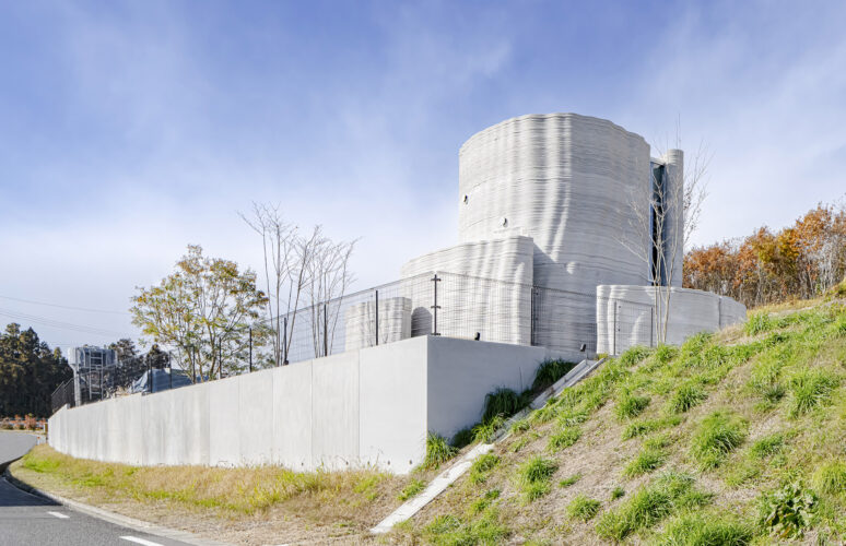 日本初、3DプリントxRC(以降3DCP)による2階建て住宅が完成。 ― 多層階建築の未来が、ここから始まる。